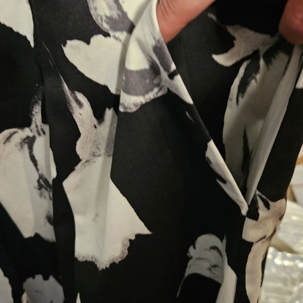 White House Black Market Black Tulip Dress EUC - Picture 6 of 6